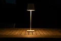 Zewnętrzna lampka stołowa JUSTIN biały LED 2,2W 2700 -3000K IP54 barwa światła zmienna Lucide 27888/04/31 | 5411212271938 noxbox lampynox www.lampynox.pl