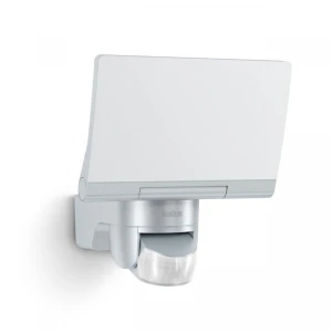 XLED home 2 S srebrny LED PIR 13,7W 3000K IP44 Naświetlacz z czujnikiem ruchu i zmierzchu