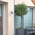 Kinkiet zewnętrzny ściemnialny z czujnikiem ruchu i zmierzchu Rogova biała zasilanie solarne PIR LED 3 step dim. 4W 4000K IP44 rabalux 77022 | 5996595770228 noxbox lampynox www.lampynox.pl