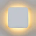 frame-bialy-kinkiet-gipsowy-led-5w-15x15-wlaczony.jpg